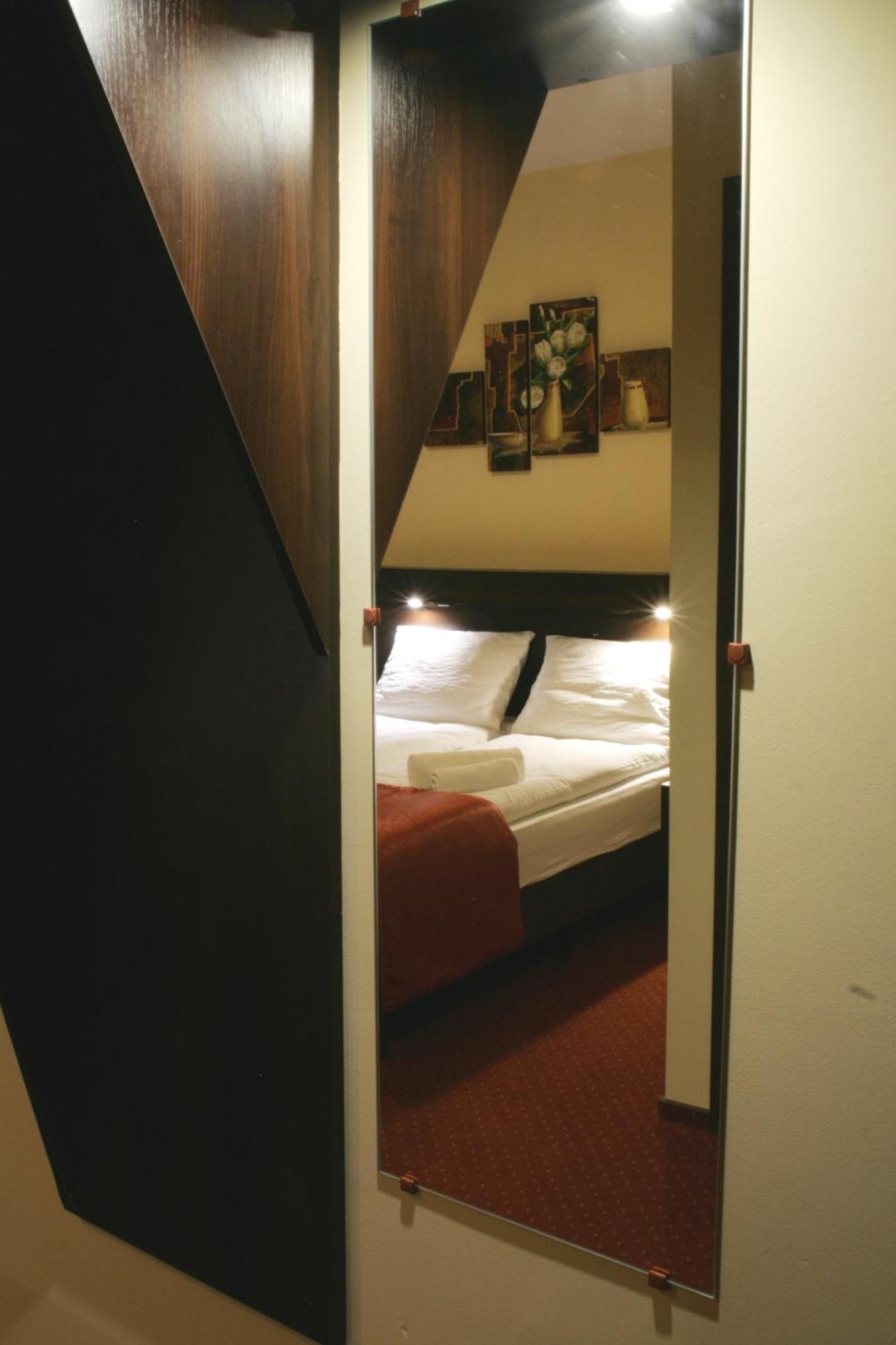 Hotel Kuznia Oberza Polska Лисомице Екстериор снимка