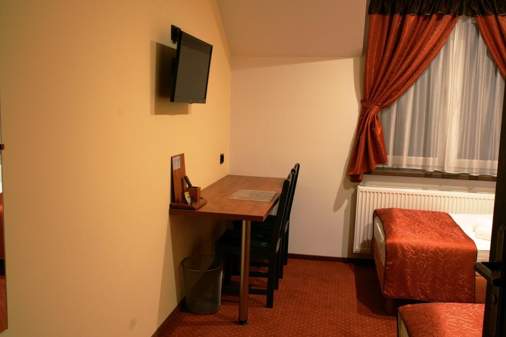 Hotel Kuznia Oberza Polska Лисомице Стая снимка