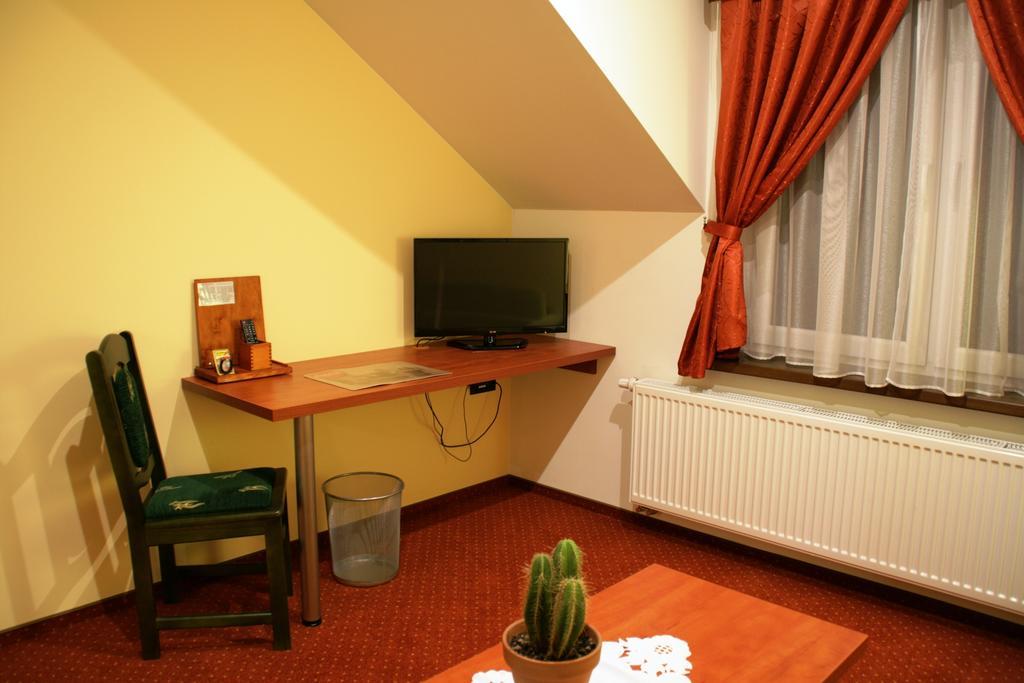 Hotel Kuznia Oberza Polska Лисомице Стая снимка