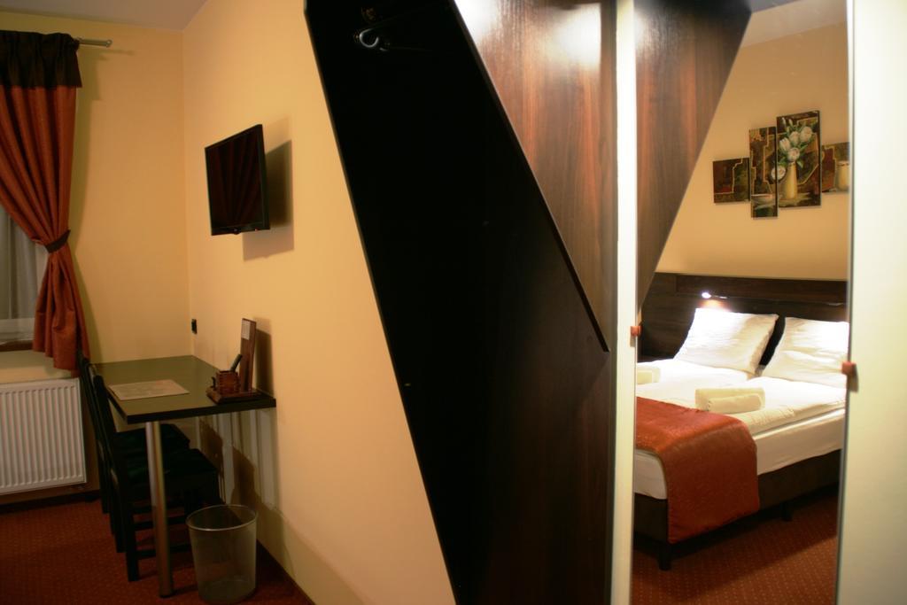 Hotel Kuznia Oberza Polska Лисомице Стая снимка
