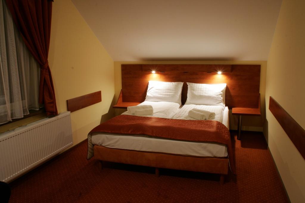 Hotel Kuznia Oberza Polska Лисомице Стая снимка