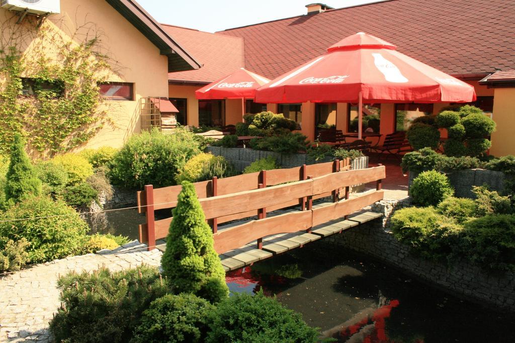 Hotel Kuznia Oberza Polska Лисомице Екстериор снимка